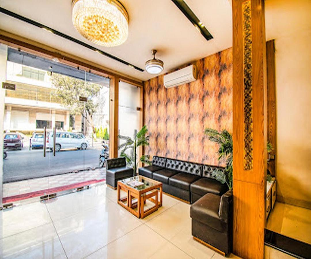 Cherrystay Kiran Inn 印多尔 外观 照片