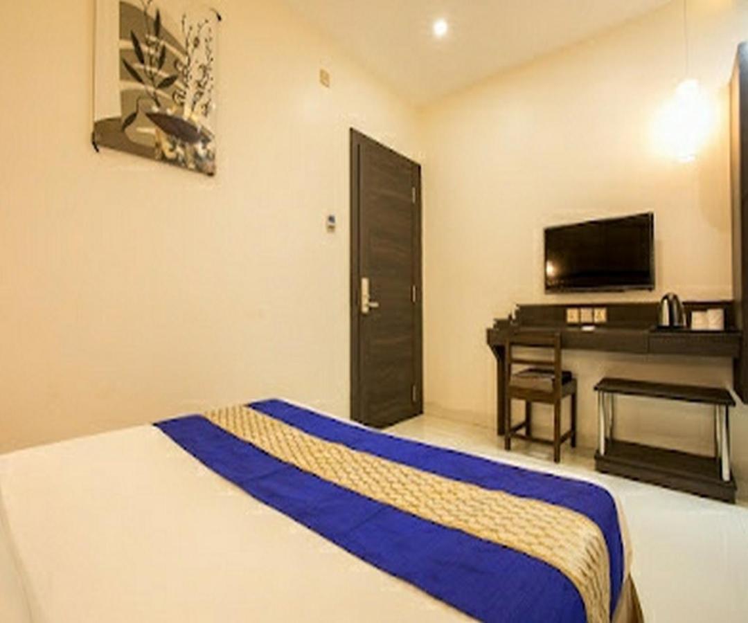 Cherrystay Kiran Inn 印多尔 外观 照片
