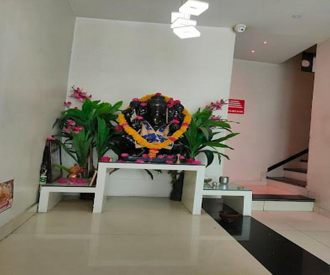 Cherrystay Kiran Inn 印多尔 外观 照片