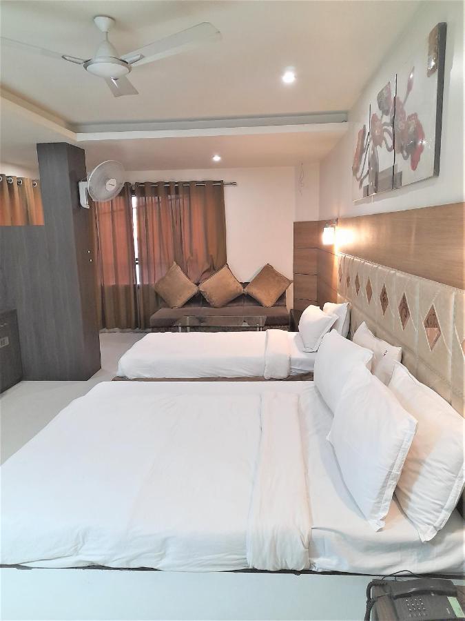 Cherrystay Kiran Inn 印多尔 外观 照片