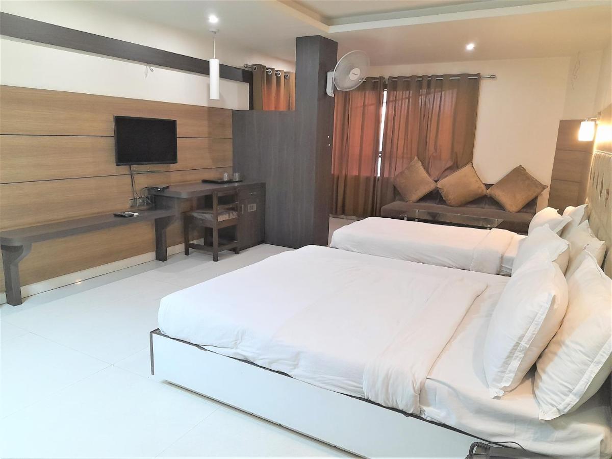 Cherrystay Kiran Inn 印多尔 外观 照片
