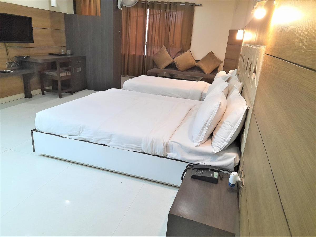 Cherrystay Kiran Inn 印多尔 外观 照片